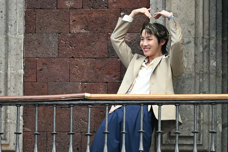 BTS causa furor en Palacio Nacional junto a Sheinbaum; miles acuden al Zócalo