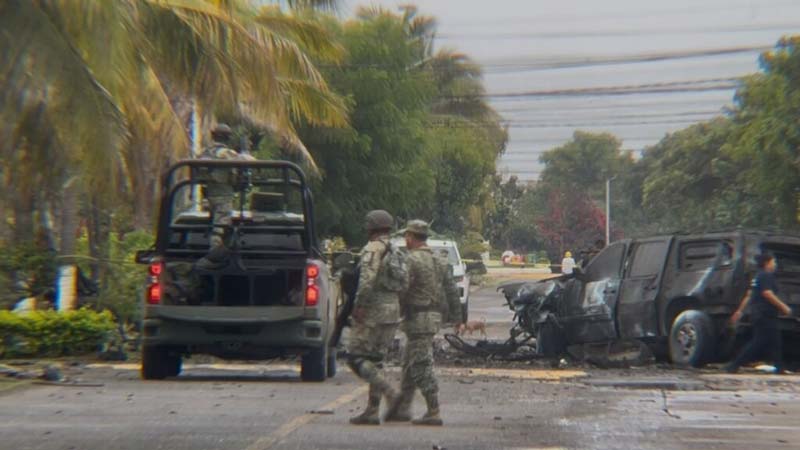 Por terrorismo, la FGR investiga la explosión de un coche bomba en Coahuayana