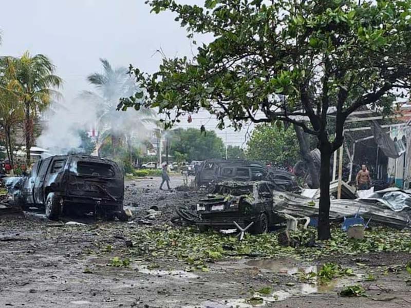 Por terrorismo, la FGR investiga la explosión de un coche bomba en Coahuayana