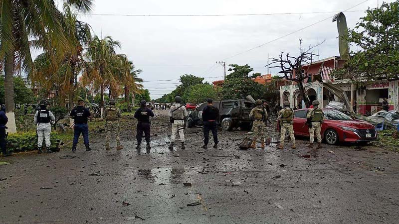 Por terrorismo, la FGR investiga la explosión de un coche bomba en Coahuayana