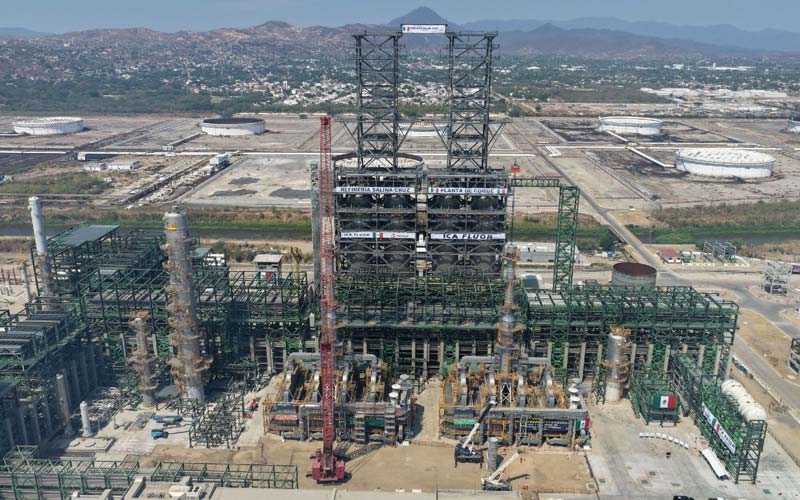 Flamazo en refinería de Pemex en Salina Cruz deja tres trabajadores lesionados