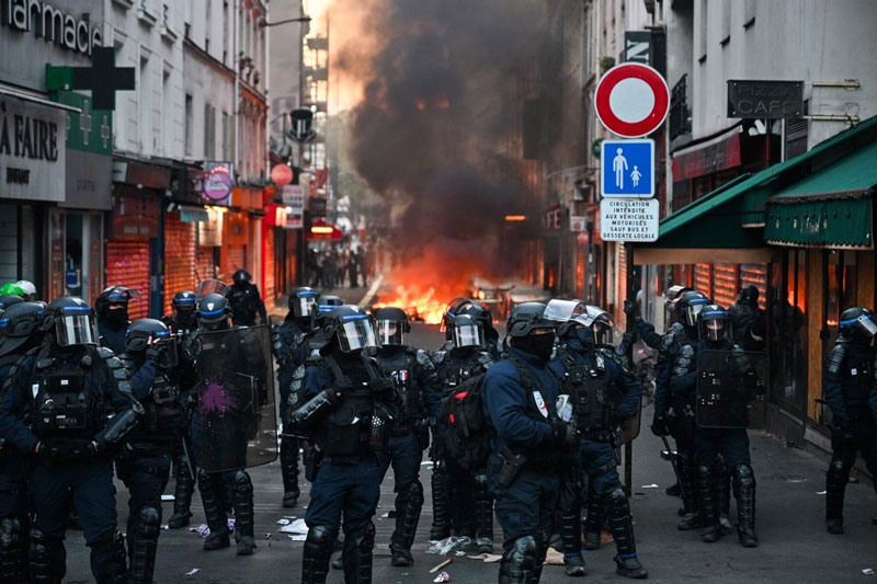 Autoridades de Lille y otras localidades del norte de Francia impusieron restricciones nocturnas para menores de edad, de las 20:00 a las 6:00 horas, tras los disturbios.