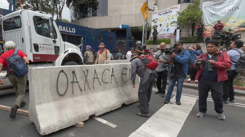 Megaoperativo frena marcha de la CNTE rumbo al estadio del Mundial 2026