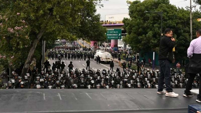 Megaoperativo frena marcha de la CNTE rumbo al estadio del Mundial 2026