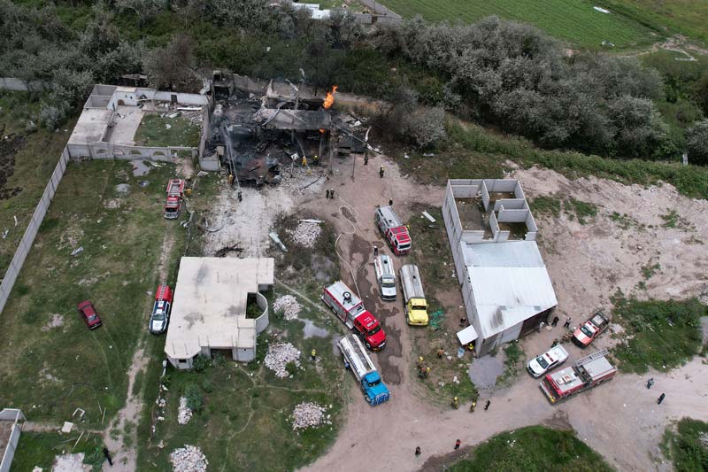 EXPLOSIÓN en Tepeaca, Puebla: ESTALLA almacén clandestino de gas LP y evacúan a más de 800 alumnos