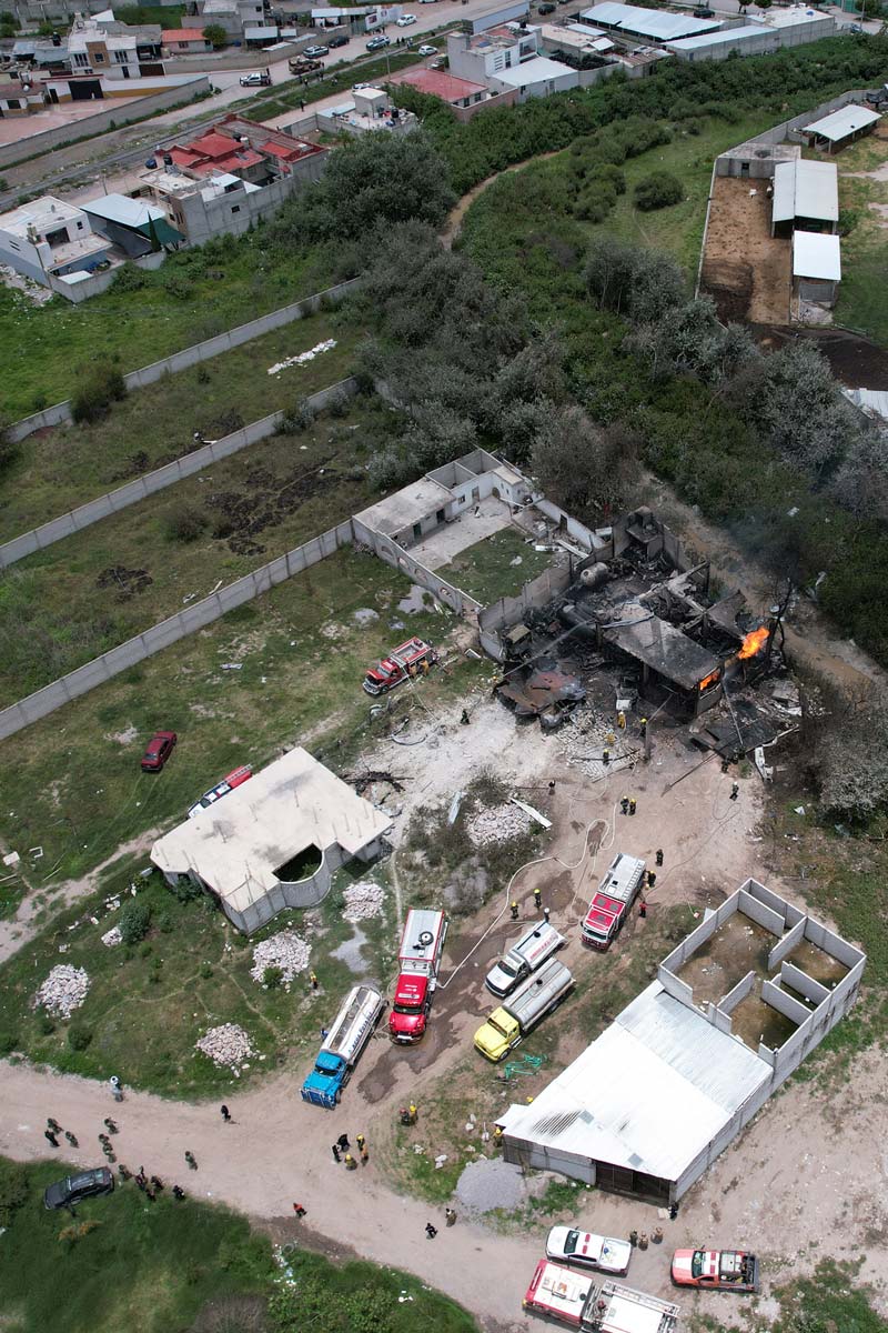 EXPLOSIÓN en Tepeaca, Puebla: ESTALLA almacén clandestino de gas LP y evacúan a más de 800 alumnos