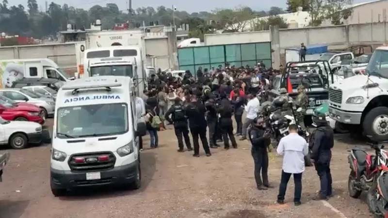 Rescate masivo en Xalapa: migrantes viajaban ocultos en tráiler asegurado por robo