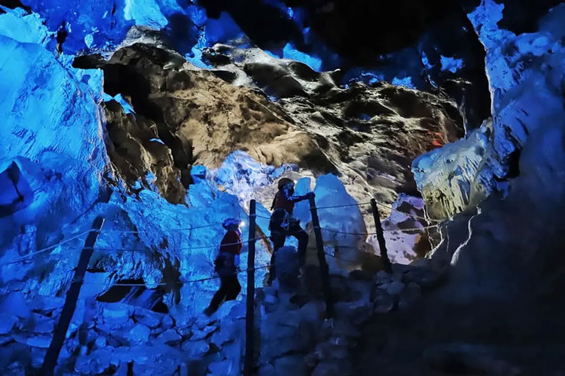 Las Grutas de Xoxafi ofrecen tres recorridos: Túnel Básico, Aventura y Extremo, con diferentes niveles de dificultad y profundidad.
