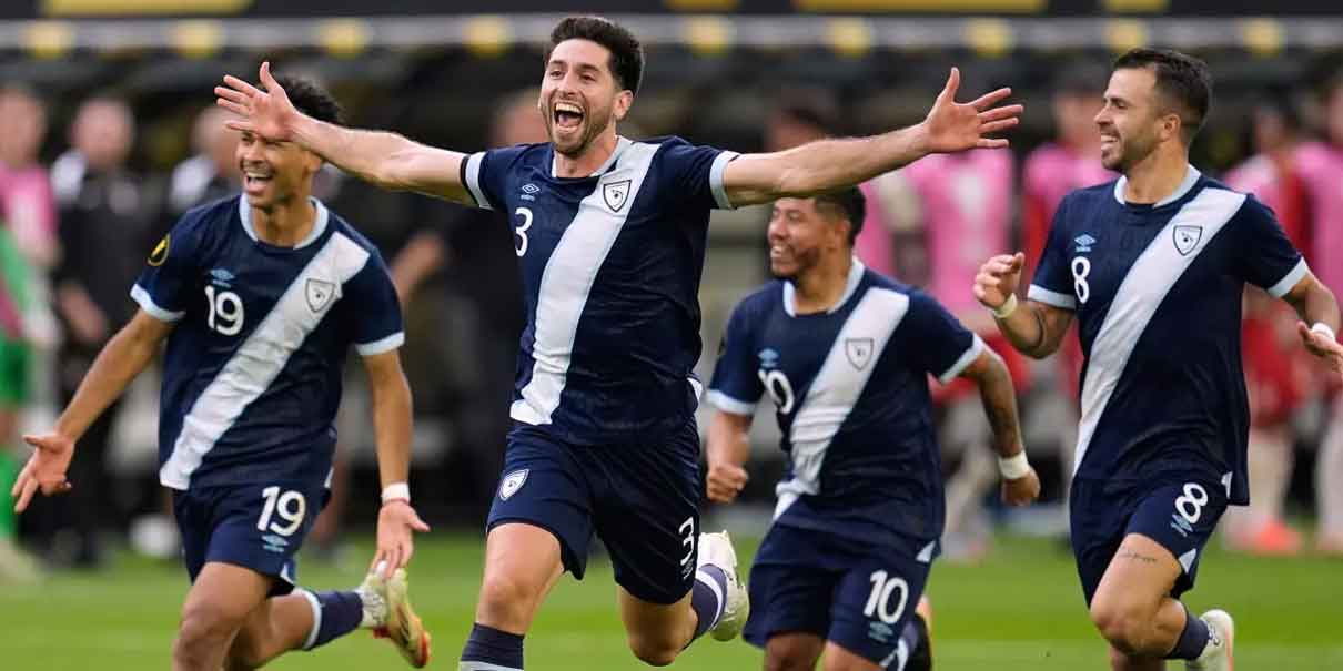 Luis Fernando Tena deja en ridículo a Canadá y mete a Guatemala en semifinales
