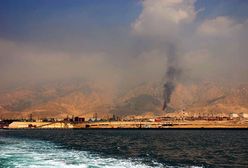 Guerra en Medio Oriente dispara el petróleo: ataques a Irán desatan crisis energética global