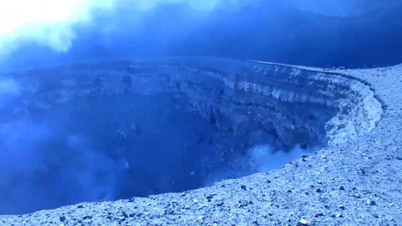 El Hombre Volcán grabó el interior del cráter del Popocatépetl, pese al peligro.