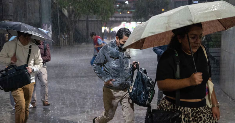 Las bandas externas de Polo provocan lluvias y vientos en costas del suroeste mexicano.