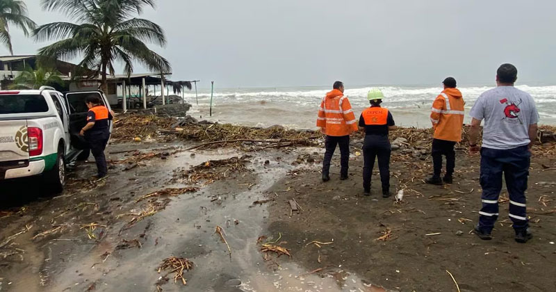 La Sedena activó el Plan DN-III-E para atender a los afectados por las lluvias del huracán Simón.