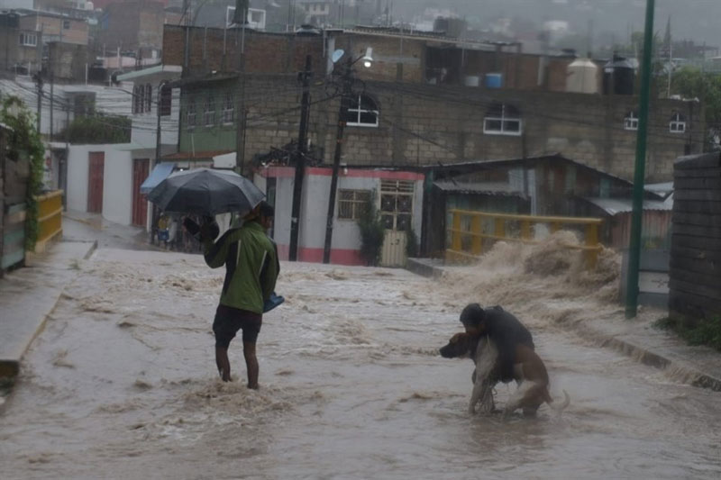 El huracán Vance provocará lluvias fuertes en las costas de Guerrero y en regiones de Michoacán, con precipitaciones de hasta 50 milímetros.