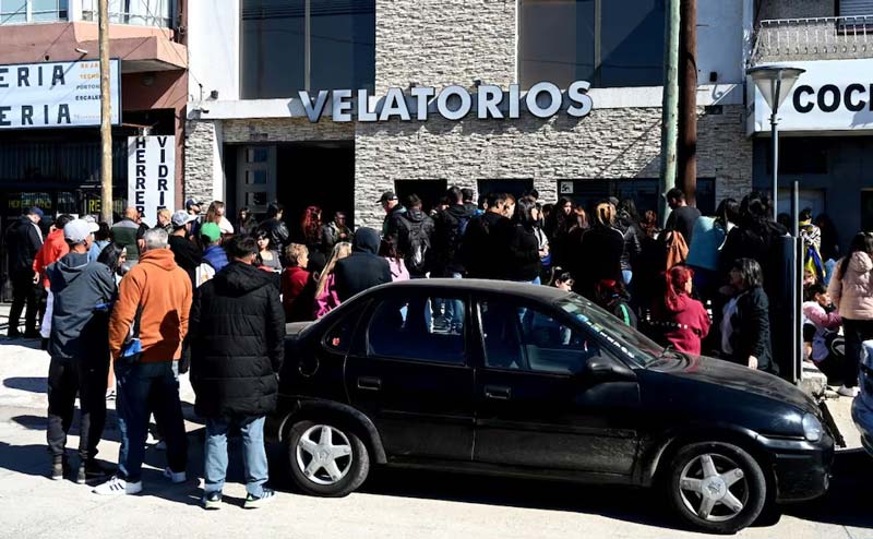 Asesinato de tres mujeres transmitido en vivo en redes conmociona Argentina