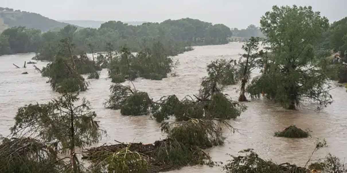 Tragedia en Texas: Inundación repentina deja al menos 24 muertos y 20 niñas desaparecidas