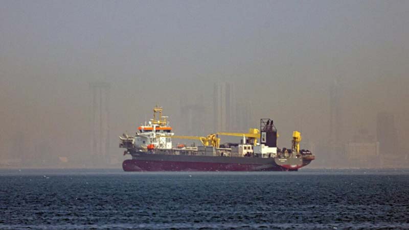 Irán ataca a Emiratos tras intentar evitar el bloqueo del estrecho de Ormuz
