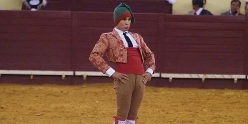 Este es el momento en que un toro mata a joven torero