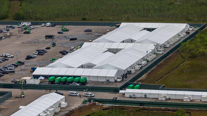 Alligator Alcatraz: jueza ordena cierre de polémico centro de detención en los Everglades