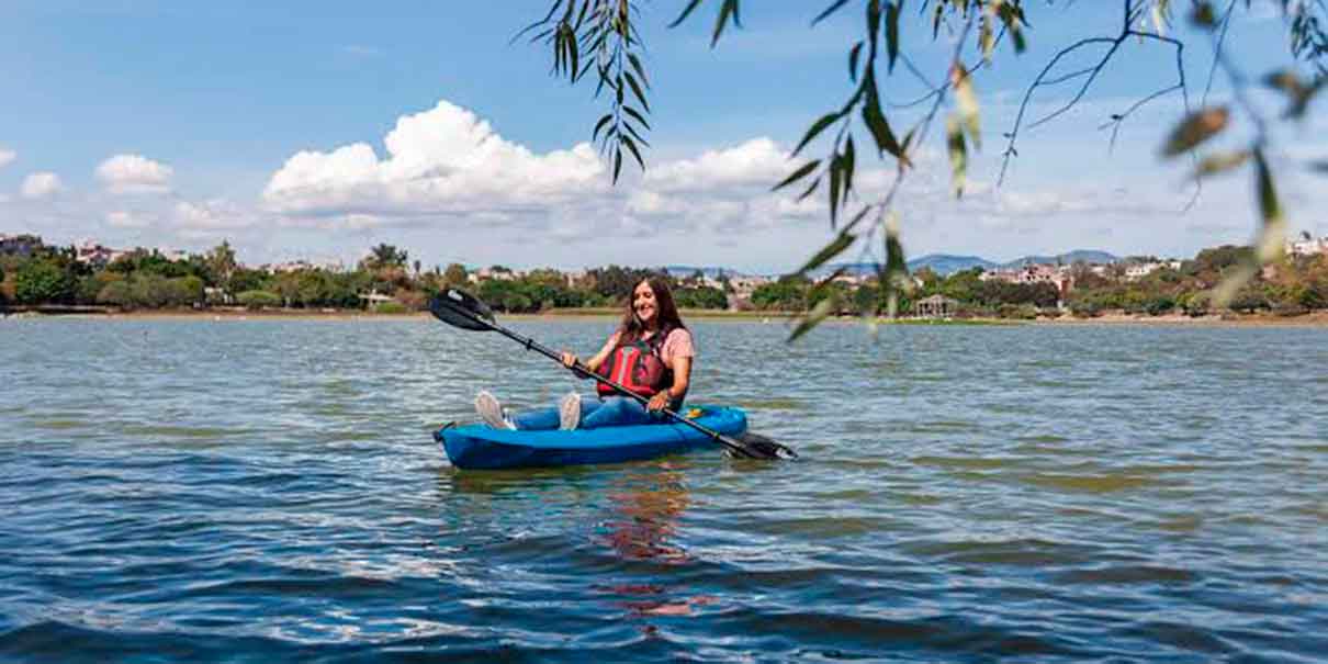Apreciar el paisaje y pasear en lancha es una gran opción
