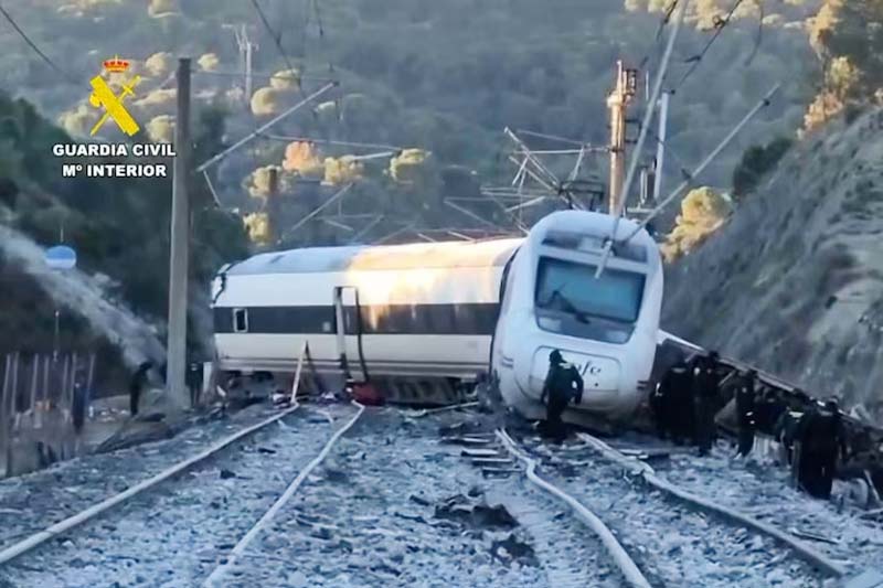 Choque de trenes de alta velocidad en España deja al menos 39 muertos