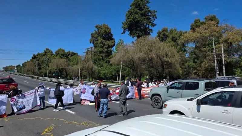 Integrantes de Mariposas Buscando Corazones y Justicia Nacional exigieron avances en las investigaciones de personas desaparecidas y atención de la Fiscalía estatal.