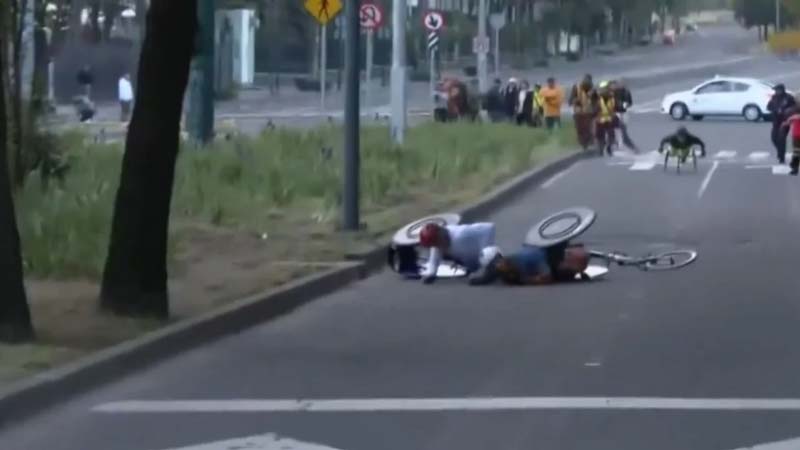 David Faitelson llama irresponsable a Clara Brugada tras caída de atletas en Maratón CDMX 2025