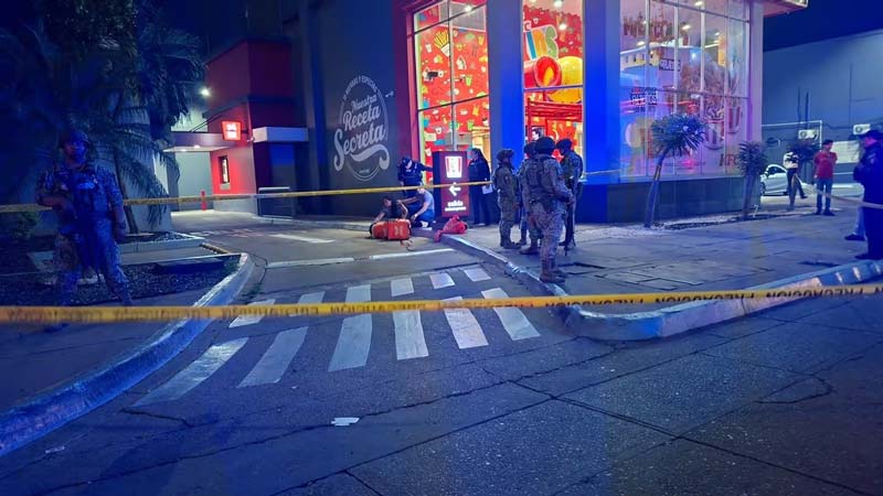 César Gastélum fue atacado a balazos mientras realizaba una transmisión en vivo en el exterior de una sucursal de KFC en Culiacán, Sinaloa