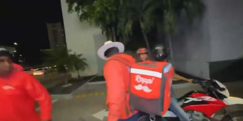 Dos hombres en motocicleta interceptaron al influencer César Gastélum antes del ataque armado