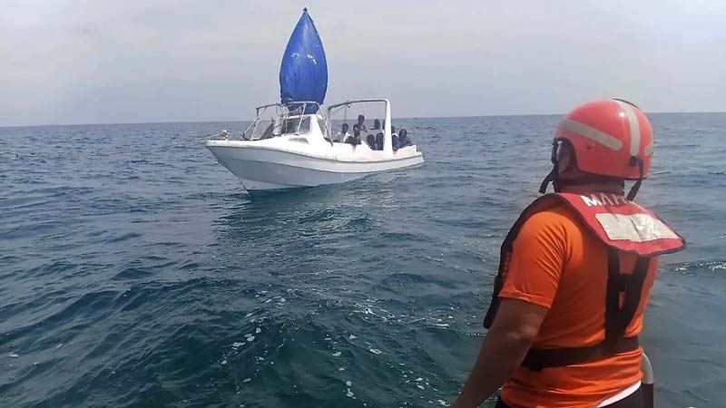 La Marina de México rescató a 16 migrantes cubanos, entre ellos cuatro menores de edad.