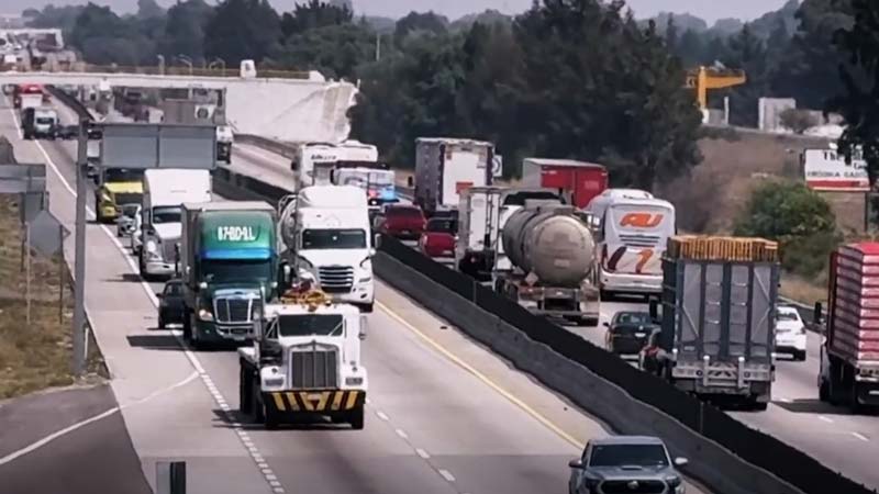 México registra 19 robos diarios en carreteras; transportistas denuncian 60