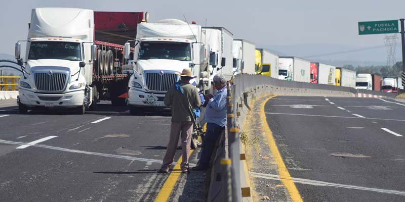 México registra 19 robos diarios en carreteras; transportistas denuncian 60