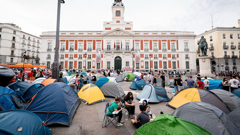 Decenas de miles de personas se manifestaron en Madrid contra el encarecimiento de los alquileres y la crisis de vivienda.