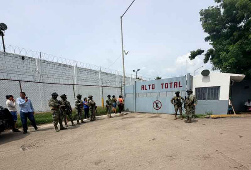 Las autoridades deberán esclarecer cómo los internos consiguieron armas que utilizaron durante los enfrentamientos dentro del penal.
