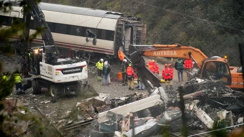 Tren choca con grúa en Murcia; tercer accidente ferroviario en una semana