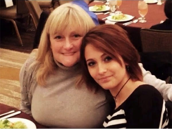 Paris Jackson, hija de Michael Jackson y  su madre Debbie Rowe