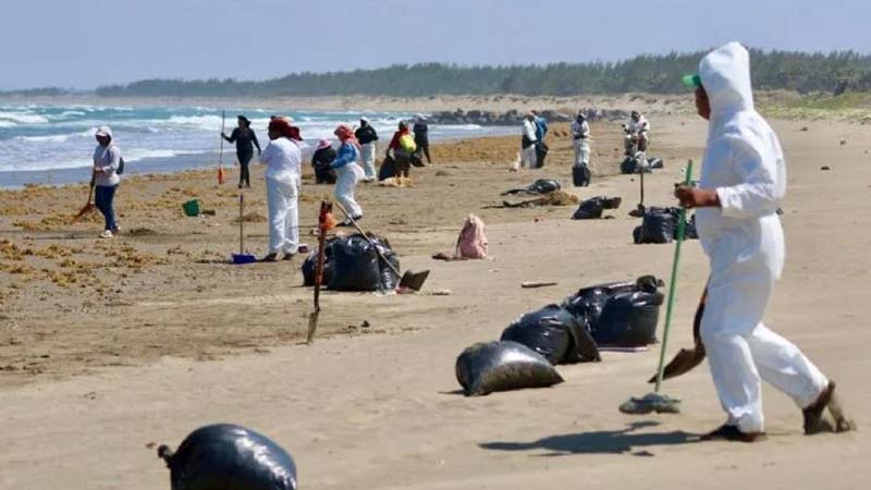 Pescadores denuncian inacción y versiones contradictorias tras desastre en el Golfo de México