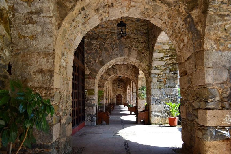 Los túneles de la Hacienda de Santa María Regla, en Hidalgo, destacan por su historia y arquitectura colonial.