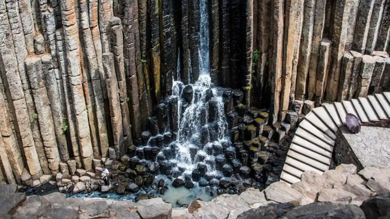 La Hacienda de Santa María Regla, en Hidalgo, se ubica junto a una barranca cercana a los famosos Prismas Basálticos y sus cascadas.