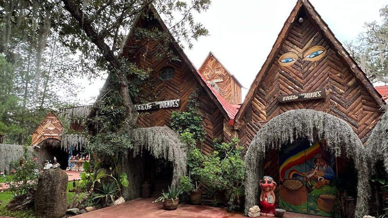 El Museo de los Duendes, en Huasca de Ocampo, Hidalgo, atrae a visitantes interesados en las leyendas y tradiciones populares.
