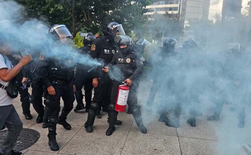 Marcha pro Gaza en CDMX termina con policías lesionados tras enfrentamiento con encapuchados