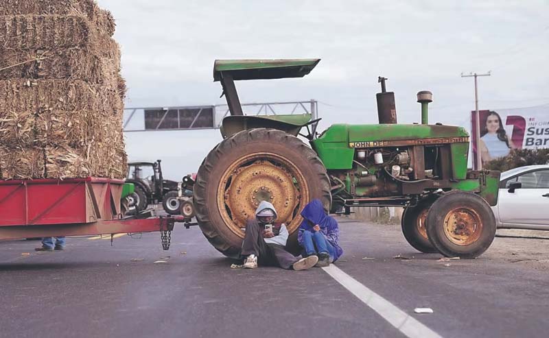 Gobierno y productores acuerdan medidas para evitar bloqueos carreteros