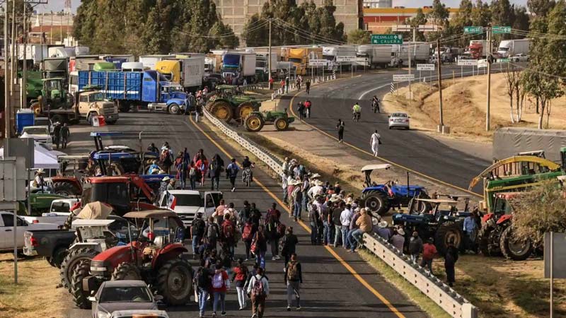 Gobierno y productores acuerdan medidas para evitar bloqueos carreteros