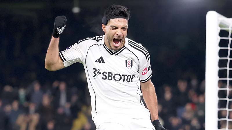 Golazo de Raúl Jiménez le da tres puntos al Fulham frente al Chelsea