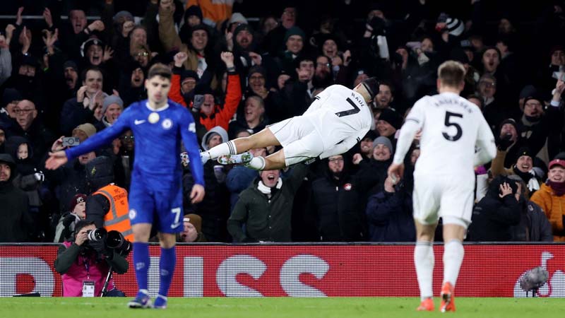 Golazo de Raúl Jiménez le da tres puntos al Fulham frente al Chelsea