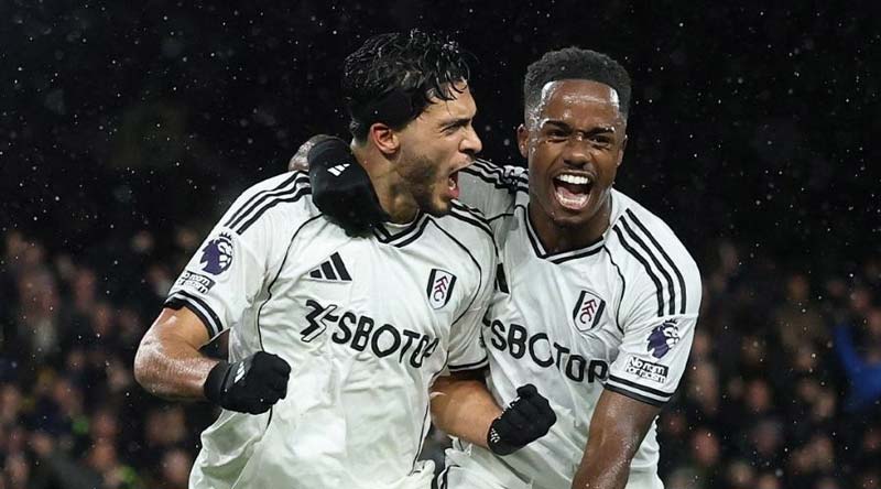Golazo de Raúl Jiménez le da tres puntos al Fulham frente al Chelsea