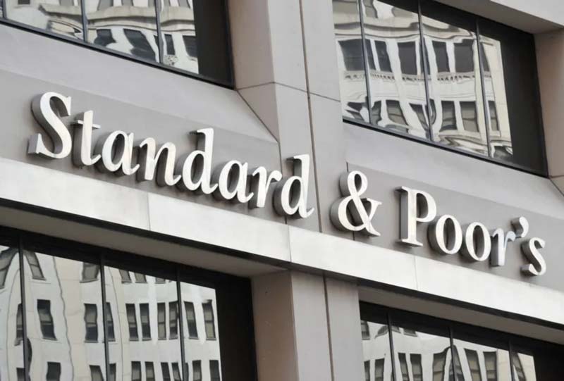 S&P pone en alerta a Pemex y CFE: cambia a negativa su perspectiva por deuda y bajo crecimiento