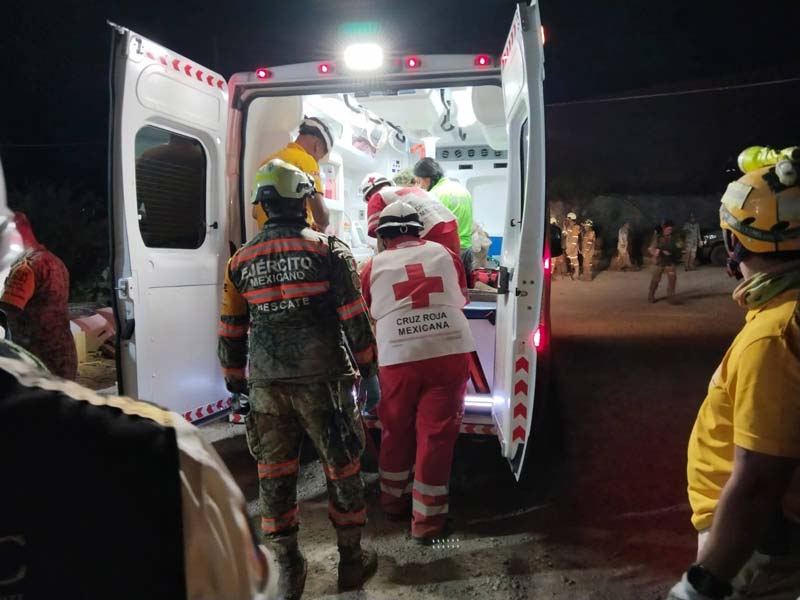 Rescatan a primer minero en Sinaloa tras más de 100 horas atrapado