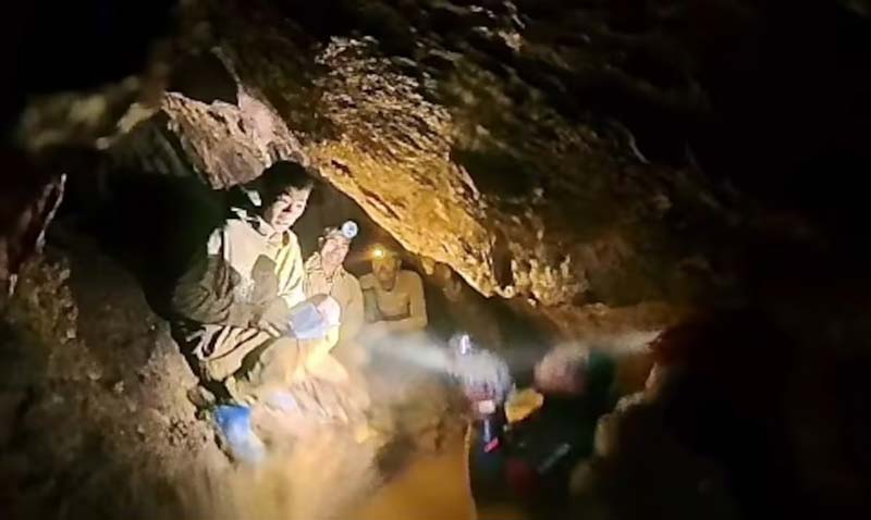 Milagro en Laos: rescatan a mineros atrapados 10 días en cueva; siguen desaparecidos