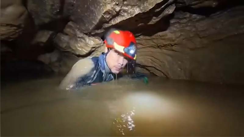 Milagro en Laos: rescatan a mineros atrapados 10 días en cueva; siguen desaparecidos